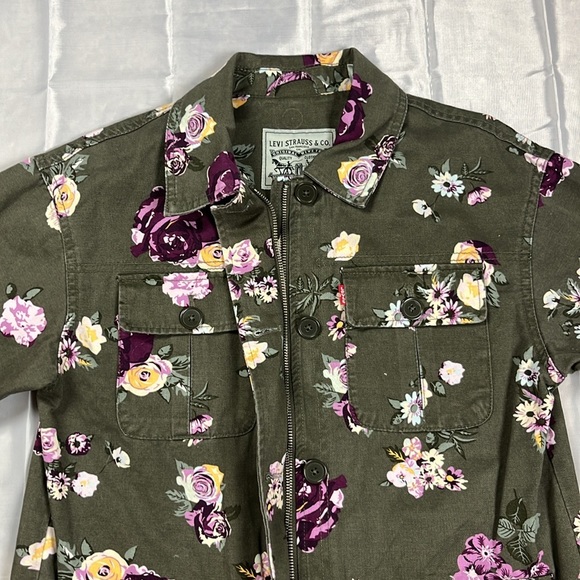 Levi’s NWT 100% Cotton Military Green Floral Printed Field Jacket Size Small - Picture 4 of 10